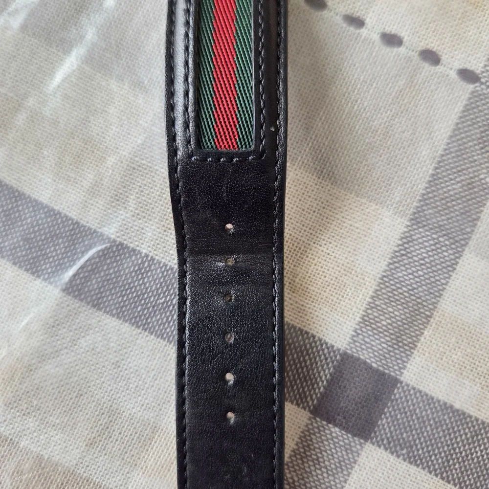 Gucci Men’s Black Watch with Signature Green-Red Stripe
